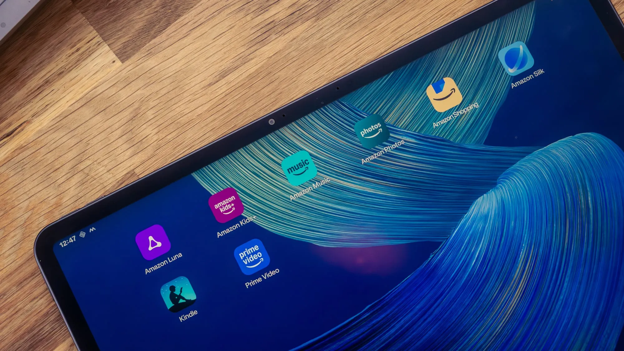 Home screen of the Alexa Tablet 12 Pro before debloating with the preinstalled apps Amazon Luna, Amazon Kids+, Amazon Music, Amazon Photos, Amazon Shopping, Amazon Silk, Kindle and Prime Video
